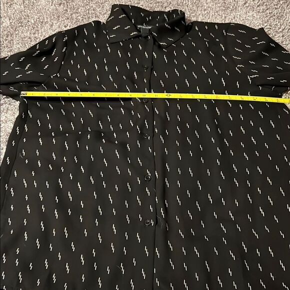 Chelsea & Theodore Black Button-Up Shirt with White Pattern - Picture 6 of 7